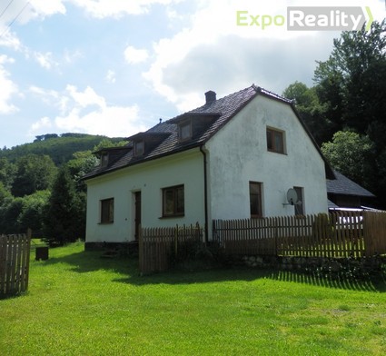 Prodej rodinného domu včetně hospodářského stavení v obci Bystřička - i