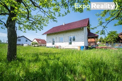 Exkluzivně nabízím k prodeji rozestavěný dům v obci Doubravy. - Fotka 1