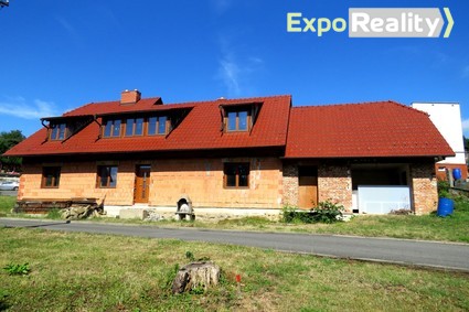 Prodej rozestavěného domu v obci Veselá u Zlína - Fotka 1