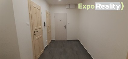 Pronájem nově kompletně zrekonstruovaného bytu 2+1 s lodžií, Bartošova čtvrť, ul. Dukelská, Zlín - Fotka 8